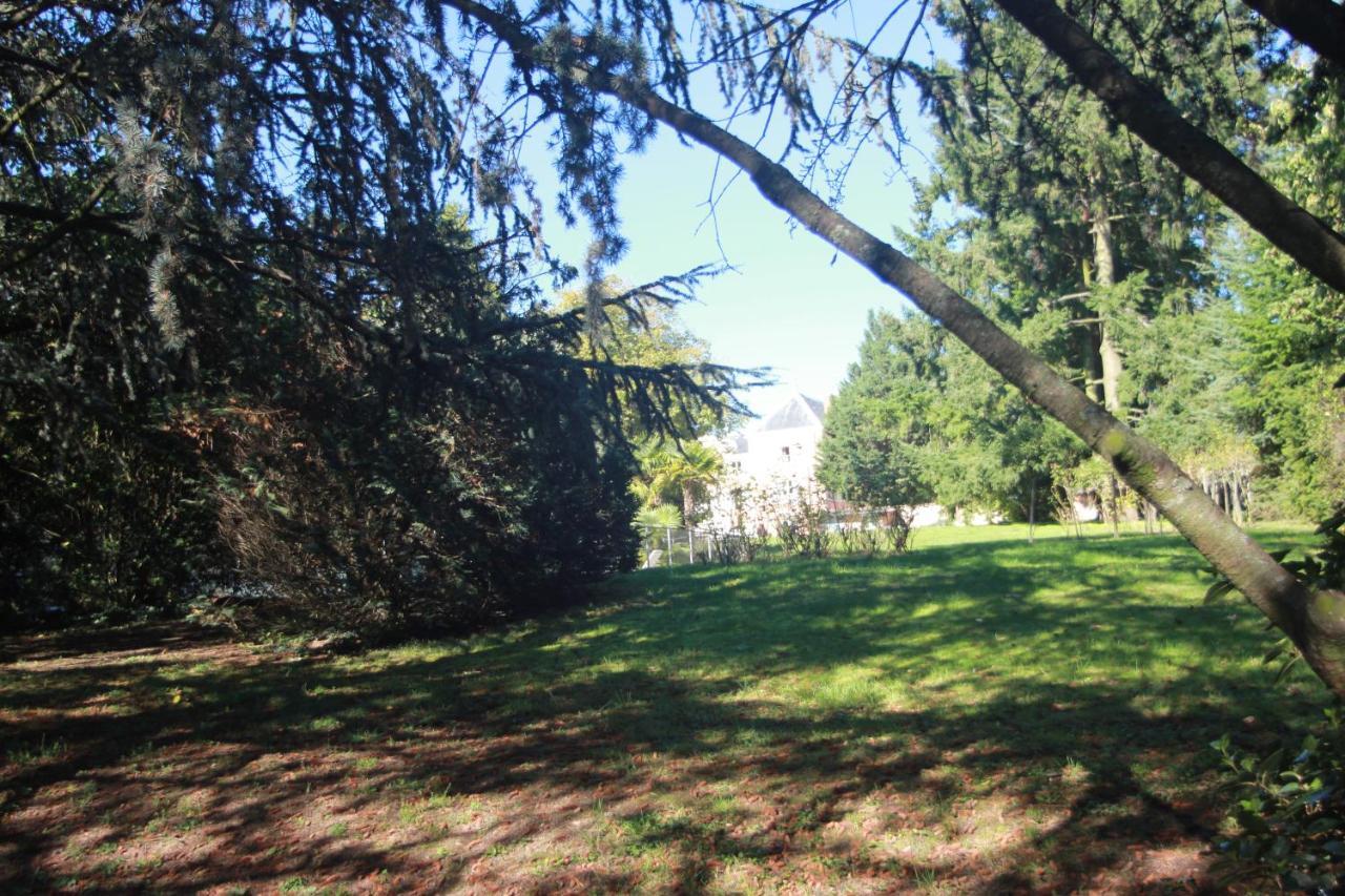 Chateau De La Chapelle Des Bois Fleurie Bilik gambar